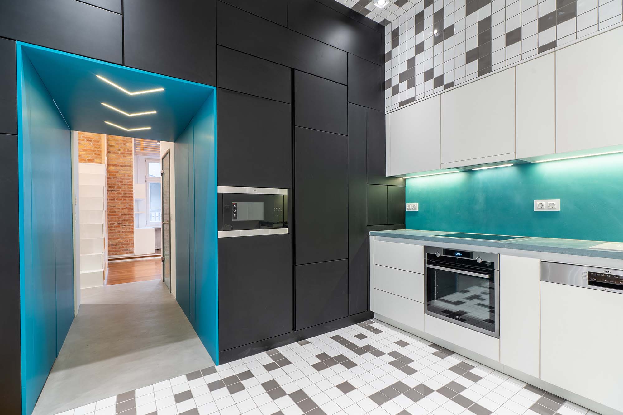 M60 Hybrid Home, Budapest