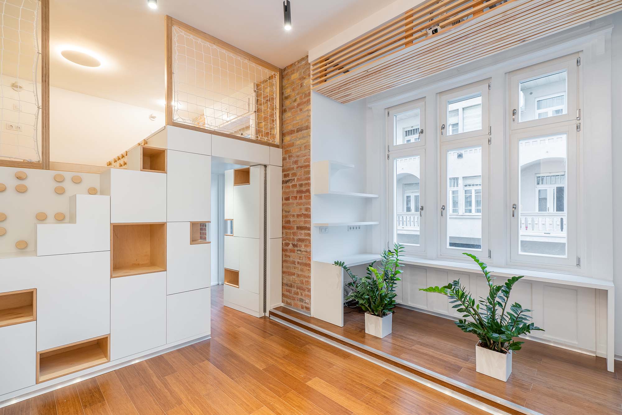 M60 Hybrid Home, Budapest