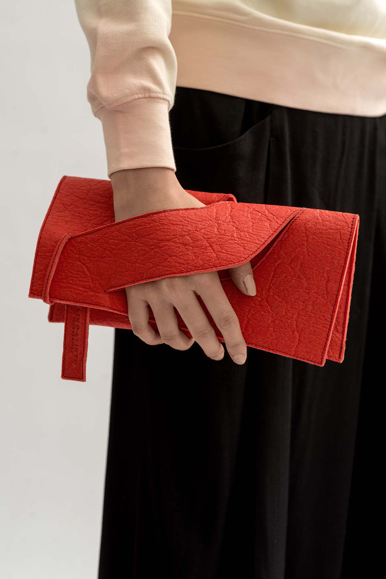 Diagonal Clutch – Alternative Poppy